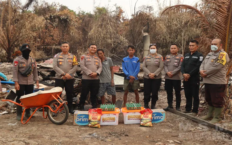 Peduli Warga Terdampak Karhutla, Tim Lemdiklat Polri STIK dan Siswa Serdik Setukpa Salurkan Bansos dan Bantuan Bahan Bangunan