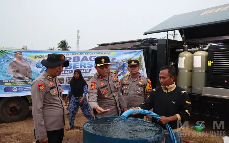 Polres Ketapang Hadir di Tengah Warga, Salurkan 8.000 Liter Air Bersih Gratis Siap Konsumsi