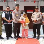 Sambang Kamtibmas Ke Basel, Kapolda Babel Resmikan Program Bedah Rumah-Polisi Peduli Sekolah
