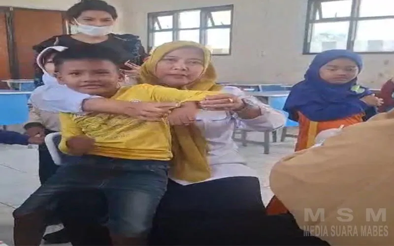 Kegiatan Vaksinasi Digelar di SDN 02 Setiamulya, Orang Tua Murid Turut Hadir