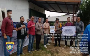 Polsek Delta Pawan Bersama FIF Salurkan Air Minum, Masker dan Vitamin untuk Warga Terdampak Kemarau
