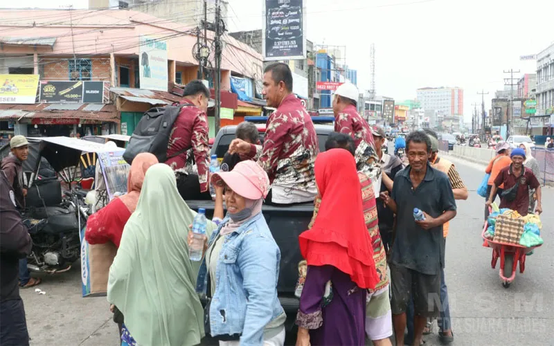 Jumat Berkah, Bid Humas Polda Sumut Berbagi Kasih dengan Sopir, Pengemudi Becak Motor dan Ojol
