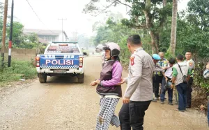 Respons Cepat, Kabid Propam Polda Kalbar dan Kapolres Bengkayang Bantu Ibu dan Anak Korban Kecelakaan
