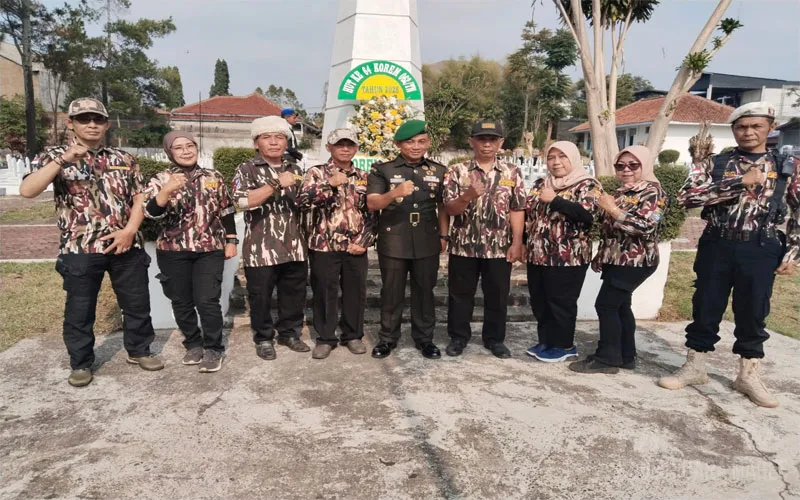 Peringati HUT ke-64 Korem 062/TN, GM FKPPI PC 1011 Garut Gelar Ziarah di TMP Tenjolaya