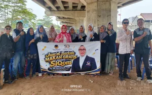 Jumat Berkah Makan Gratis Bersama SIKOM Hajah Siti Qomariyah Digelar di Setia Asih