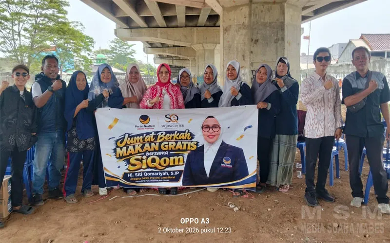 Jumat Berkah Makan Gratis Bersama SIKOM Hajah Siti Qomariyah Digelar di Setia Asih