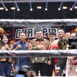 Kapolda Kalbar Serahkan Sabuk Emas dan Saksikan Kemenangan Daud Yordan di Kejuaraan Tinju Internasional ABF 2026