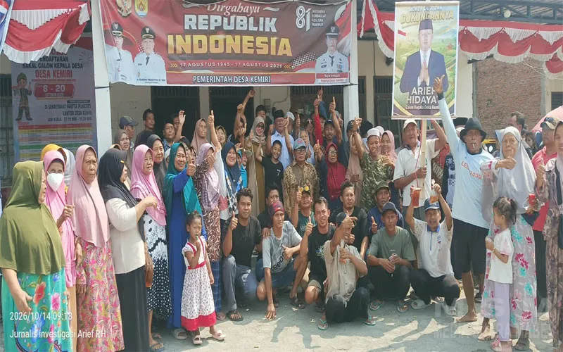Warga Penuhi Balai Desa Kemiri, Arif Hidayat Resmi Mendaftar Calon Kepala Desa