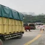 Waspada Tumpahan Bahan Bakar di Simpang Jingah–Trinsing Barito Utara, Pengendara Diminta Berhati-hati