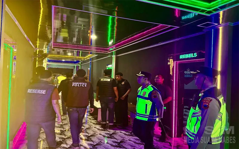 Sasar Tempat Hiburan Malam, Kapolres Jepara Pimpin Patroli Skala Besar dan Tes Urine Pengunjung Karaoke untuk Berantas Narkoba