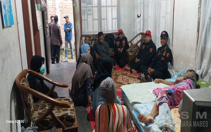 Wujud Kepedulian Sosial, GRIB Jaya Lima Puluh Kota Jenguk Dua Warga Sakit di Limbanang