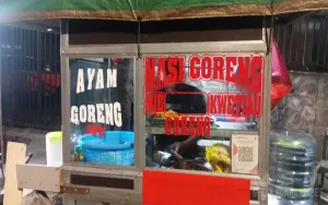 Lima Tahun Bertahan, Nasi Goreng Mas Sutar Gondrong Layani Penghuni Apartemen Taman Sari