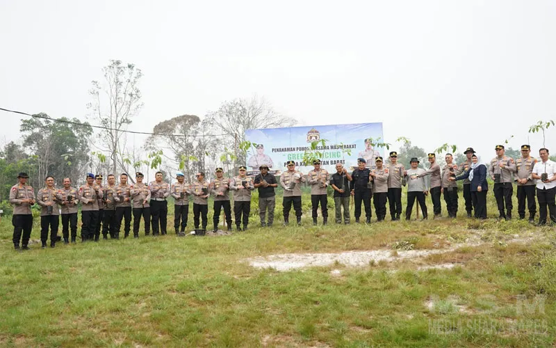 Lestarikan Alam Bumi Khatulistiwa, Polda Kalbar Tanam Pohon di Kawasan Wisata Danau Belibis