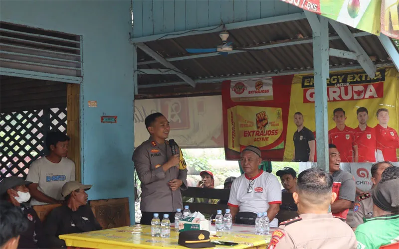 Kapolres Ketapang Gelar “POLIRAN” Bersama Buruh Pelabuhan, Tampung Aspirasi Terkait Kendala BBM