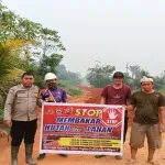Cegah Karhutla Sejak Dini, Bhabinkamtibmas Polsek Sandai Ajak Warga Batu Lapis Peduli Lingkungan