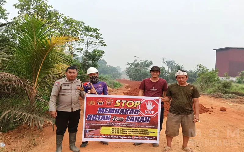 Cegah Karhutla Sejak Dini, Bhabinkamtibmas Polsek Sandai Ajak Warga Batu Lapis Peduli Lingkungan