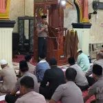 Wujudkan Polisi Bersama Masyarakat, Wakapolres Kampar Sampaikan Edukasi Anti‑Hoaks kepada Jamaah Masjid