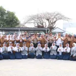 Wakapolda Babel Jadi Pembina Upacara di SMPN 1 Belitung, Beri Pesan Bijak Bermedsos-Cegah Perundungan