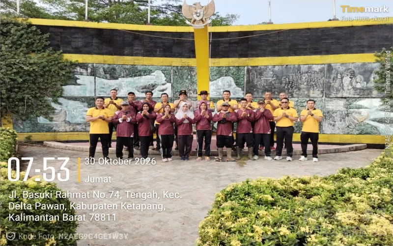 Green Policing, Polres Ketapang Bersama Dinas Perkim LH Gotong Royong Bersihkan Taman Kota