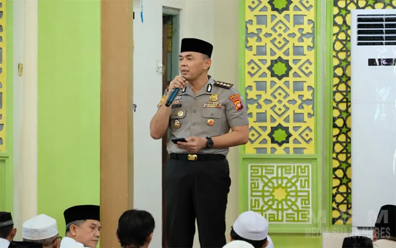 Jumat Keliling di Masjid At Taqwa , Polda Kalbar Ajak Masyarakat Cegah Hoaks dan Jaga Persatuan